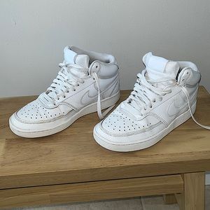 Mens size 8.5 ALL WHITE Nike high top Tennis shoes, BIG KIDS SNEAKERS!!